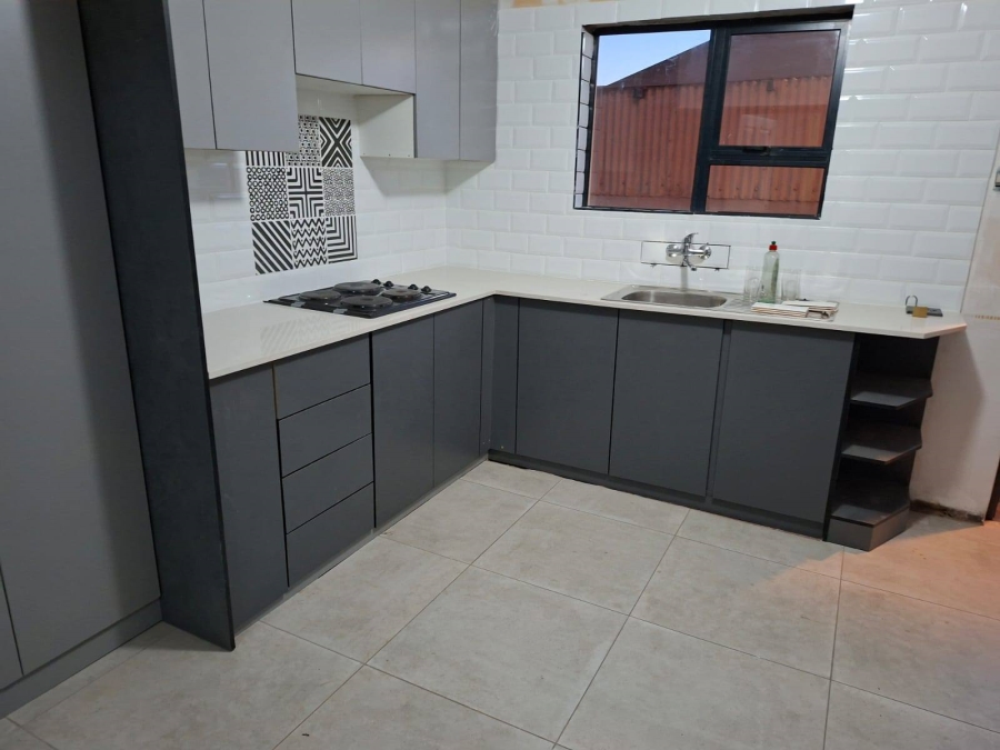 4 Bedroom Property for Sale in Louwville Western Cape